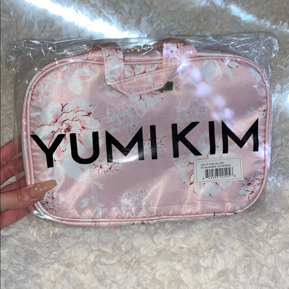 WANDERLUST MAKEUP TRAVEL - Picture 11 of 15